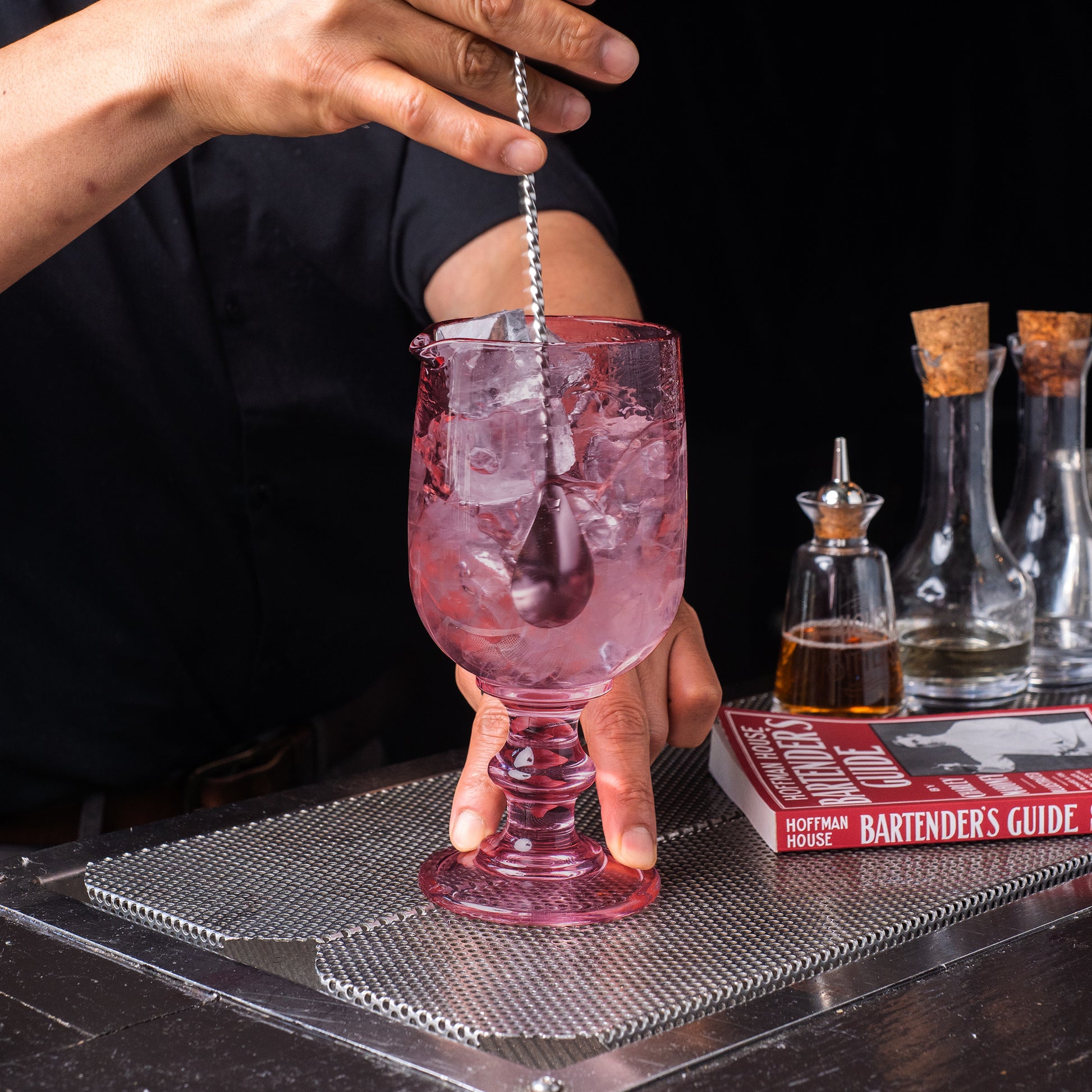 BERRY WALL™ FOOTED MIXING GLASS / 500ml (17oz) / ROSE TINT