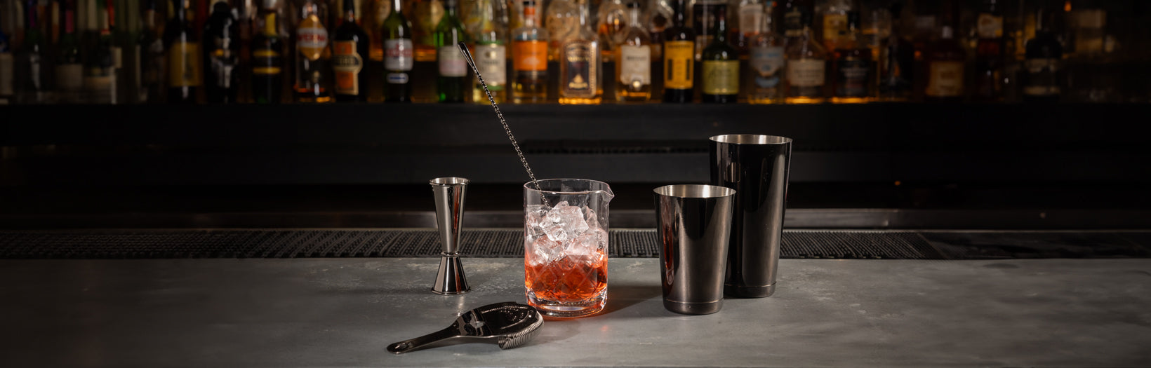 1 x 2 Jigger offers a sleek tool that every bar, club and alcohol serving  establishment should own