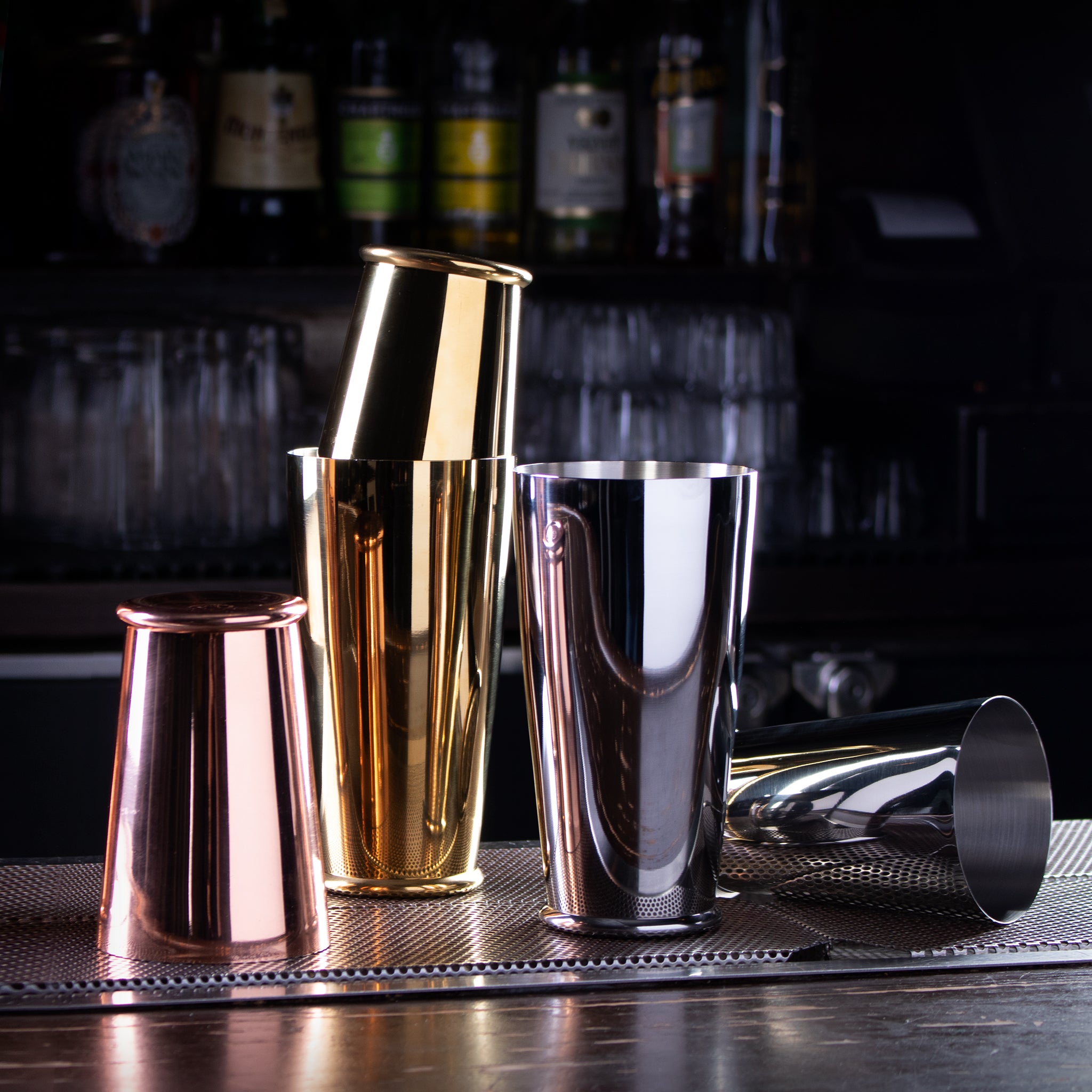Set shaker per cocktail e 6 bicchieri multicolor vintage Set shaker per cocktail e 6 bicchieri multicolor vintage